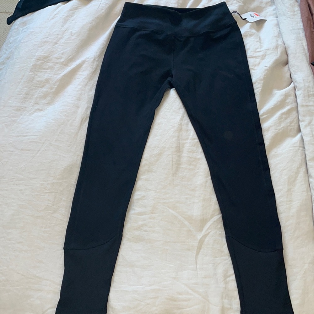 ALO Yoga High-Waist Black Leggings - Picture 3 of 7